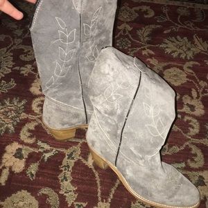 Grey suede Cowgirl boots
